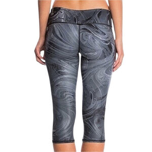 Alo Yoga Airbrush Marble Print Capri Leggings Size Small